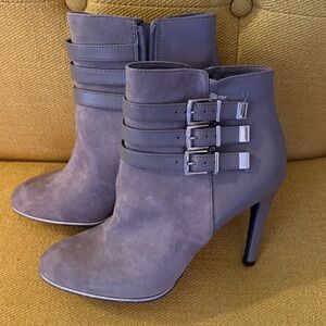 NWT: Grey ankle boots with buckle accents! 🎉